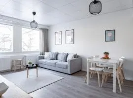 2BR at Downtown with Balcony - Great Location