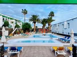 Relaxing upper floor Apartment- exclusive complex., hotel in Los Pocillos
