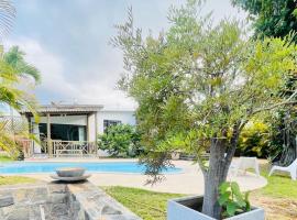 Villa Banian Île Maurice: Bain Boeuf şehrinde bir havuzlu otel