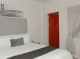 Ribbon 210's Two bedroom apartment, hotel cerca de Kgale Hill Shopping Centre, Gaborone
