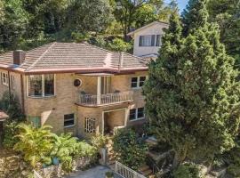 Gracious 1930s Art Deco House, cottage in Gosford