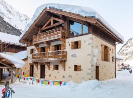 Prestigious chalets 40 p in classified site exceptional view swimming pool sauna, hotell sihtkohas Champagny-en-Vanoise