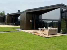 Attraktiv & smart funkishytte på Nes Strandhager.