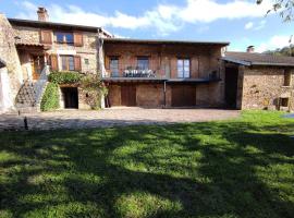 Maison de famille en Bourgogne proche de Cluny โรงแรมในSaint-Point