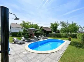 2 Bedroom Stunning Home In Gudovac
