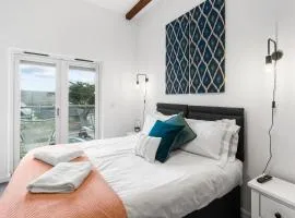 Coppercroft Cottage - Stunning Coastal Home, Walk to Beach, Sleeps 4