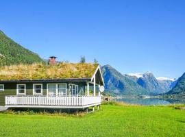 Amazing Home In Fjrland With 3 Bedrooms, hotel in Fjærland