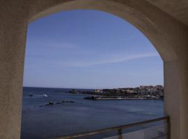 Yacht Marina Hotel, hotel v destinaci Pantelleria