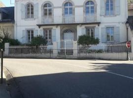 Magnifique maison de maître du 18e avec jardin, casa o chalet en Luz-Saint-Sauveur