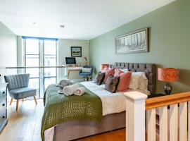 Stylish-Stays The Sanctuary, Stow-on-the-Wold -Luxurious Stylish, Grade II Listed Church conversion Workspace, centrally located