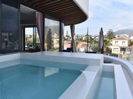Luxury complex beachfront apartment with gym and large terrace, hotel Torremolinosban