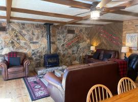 The Outback On The Creek With High Speed Wifi, hótel í Red River