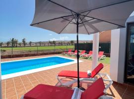 Villa Eva - New to the market, fully refurbished licensed villa - private pool – hotel z udogodnieniami dla niepełnosprawnych w mieście Caleta De Fuste