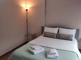 Double M comfy flat, hotel with parking in Markopoulo
