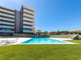 Amazing central apartment with sea-view, close to beach with pool, sauna, WiFi and private parking