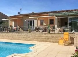 Nice Home In Maussane-les-alpilles With Kitchen