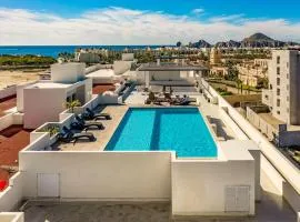 Bahia del tezal 202b: 2BR/2BT Condo, Big pool, 5 minutes walk to Beach!