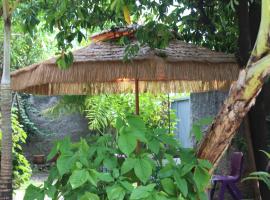 HIME LODGE, feriebolig i Papeete