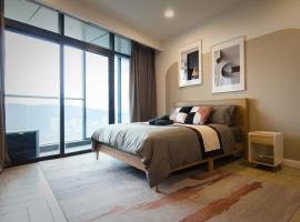 KL Exquisite Minimalist Balcony Suite Empire City Marriot, жилье для отдыха в Петалинг-Джая