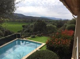 LE PALADIN Porto Pollo Villa privée avec piscine chauffée, hotel in Serra-di-Ferro
