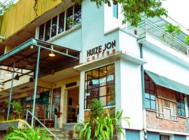 Huize Jon Hostel, khách sạn ở Malang