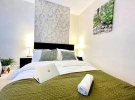 Elegant London home with Free 5G Wi-Fi, Garden, Workspace, Free Parking, Full Kitchen, feriebolig i Welling