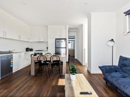 Swainson on College, hotel with parking in Port Adelaide