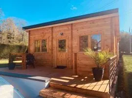 Chalet 2 personnes avec jacuzzi privatif et piscine saisonnière partagée