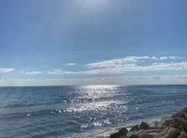 Leonidas Seaside
