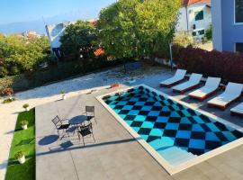 Holiday Home Nino with amazing swimming pool – dom wakacyjny 