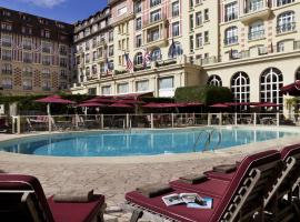 Hôtel Barrière Le Royal Deauville: Deauville şehrinde bir lüks otel