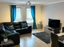 Spacious, modern 3 bedroom luxury flat in centre location