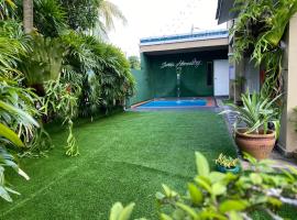 Suria 1 Homestay JB with Private Pool, habitación en casa particular en Johor Bahru