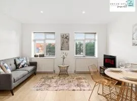 Spacious Two Bedroom Apartment by Dream Key Properties Short Lets & Long Lets Uxbridge- 1