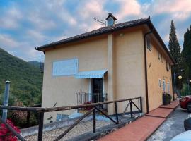 Agriturismo a Canonica, farm stay in Garlenda