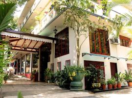 Green Land Guest House, hotel in Pinnawala