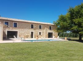 Mas Des Fugueyrolles, Bed & Breakfast in Cavaillon