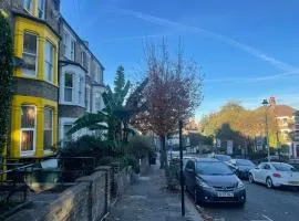 Self-contained flat on the 2nd floor you will share with one other guest, in a family house 2 minutes walk from TUFNELL PARK STATION 2nd floor with stairs