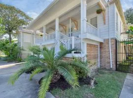 Newly Renovated Historical Galveston Home - 8 min walk to beach!