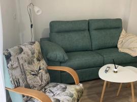 Apartamento Pe&ntilde;as Blancas, junto a ruta de los Cahorros, Monachil.，莫納奇爾的滑雪度假村