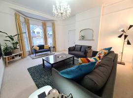Large Modern Victorian Apartment, hotell i Ventnor