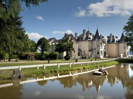 Le Château D'orfeuillette: La Garde şehrinde bir otoparklı otel