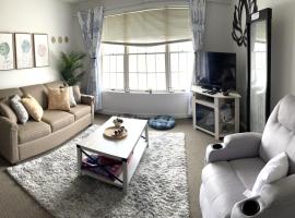 Gorgeous New Zen Suite Sleeps 4-Ski On Off Jiminy, apartment in Hancock