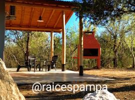 Cabañas en Traslasierra, pileta, parrilla y parque exclusivos, cottage in Luyaba