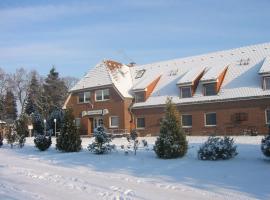 Landhotel Auerose Garni, hotel with parking in Neu Kosenow