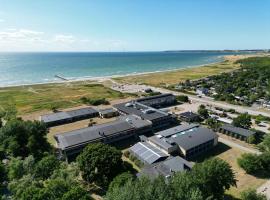 Kobæk Strand Konferencecenter, отель с парковкой в городе Skælskør