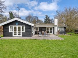 Holiday Home Hjort - 100m from the sea in Sealand by Interhome, hytte i Dronningmølle