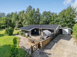 Holiday Home Maiken - 1-5km from the sea by Interhome, hotel v destinaci Føllenslev