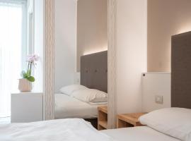 Hotel Rolly, hotell sihtkohas Riva del Garda