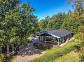 Holiday Home Elissa - 50m to the inlet in The Liim Fiord by Interhome, feriebolig i Roslev
